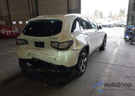 2016 Mercedes-Benz Glc 300 4Matic z USA, uszkodzony, nr VIN WDC0G4KB6GF064370